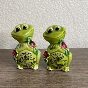 VINTAGE GREEN FROG VIRGINIA SOUVENIR SALT & PEPPER SHAKERS MADE IN JAPAN